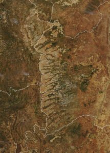 Imagem de satélite mostrando áreas de desmatamento e uso agrícola no Cerrado brasileiro